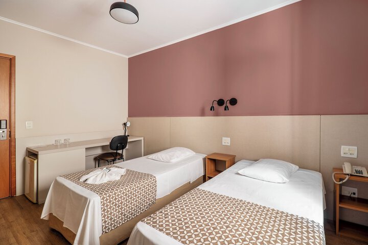 Room 8 of 38