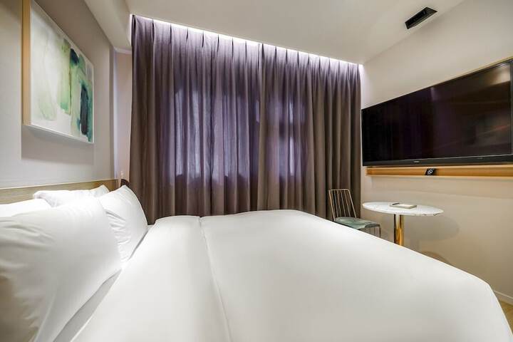 Room 12 of 60