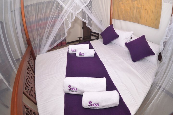 Room 2 of 10