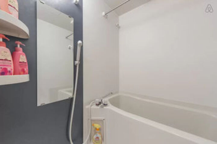 Room 25 of 182