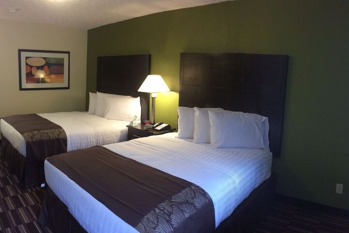 2 Queen Guest Room (3 of 10)