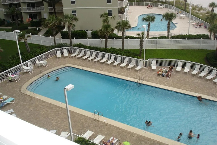 Pool 7 of 17