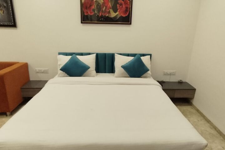 Room 3 of 16