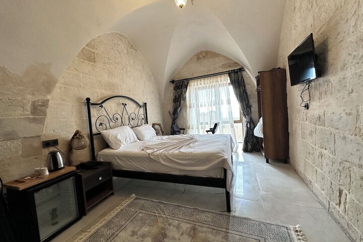 Room 11 of 28
