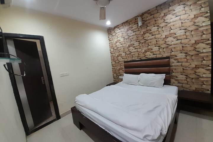 Room 21 of 43