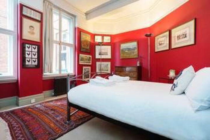 Room 9 of 19