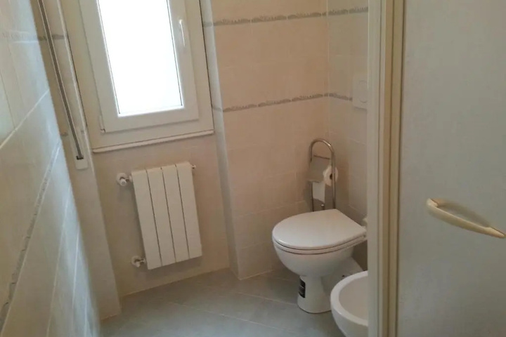 Room 7 of 10