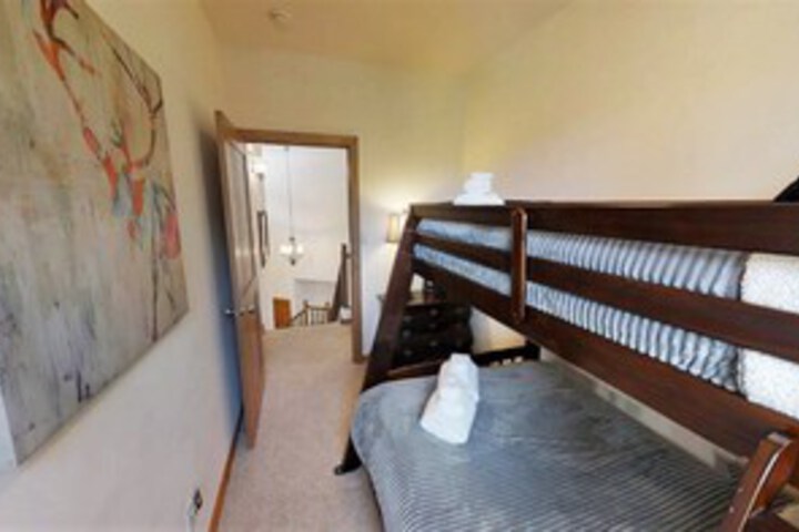 Room 18 of 30