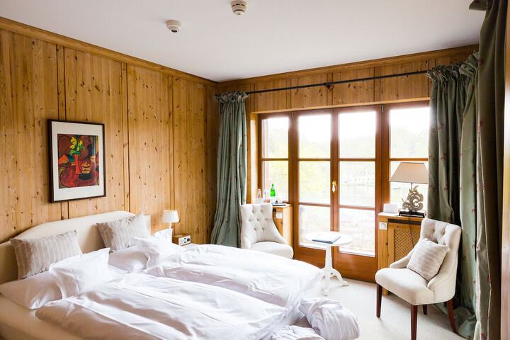 Room 45 of 152