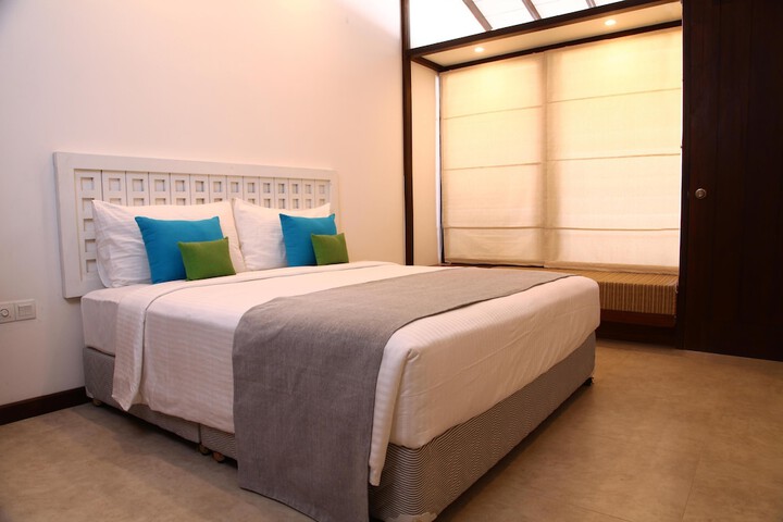 Room 4 of 13