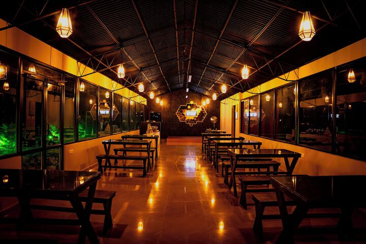 Dining 20 of 37