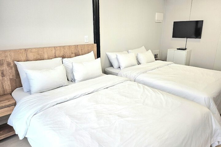Room 12 of 26