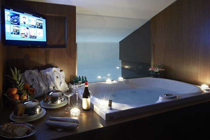 Jetted tub