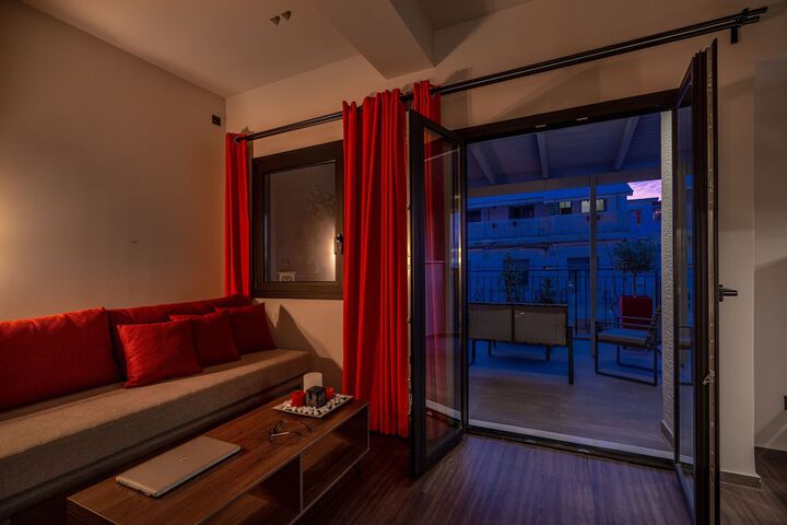 Room 52 of 100