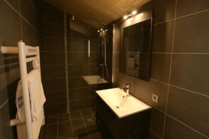 Room 4 of 34