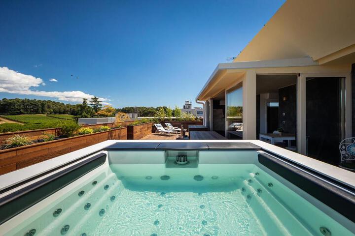 Hot tub