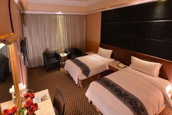 Room 12 of 48