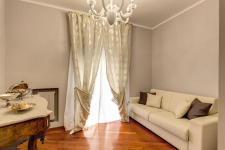 Room 8 of 33
