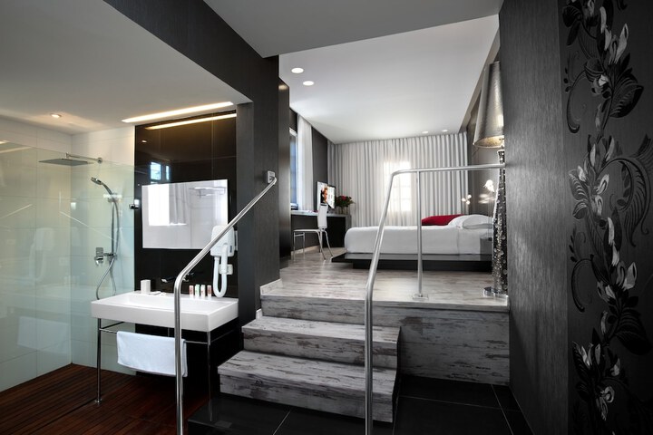 Room 18 of 67