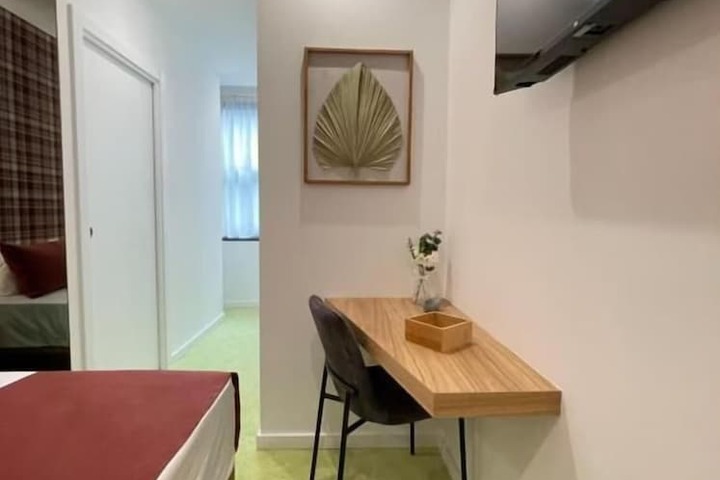 Room 16 of 44