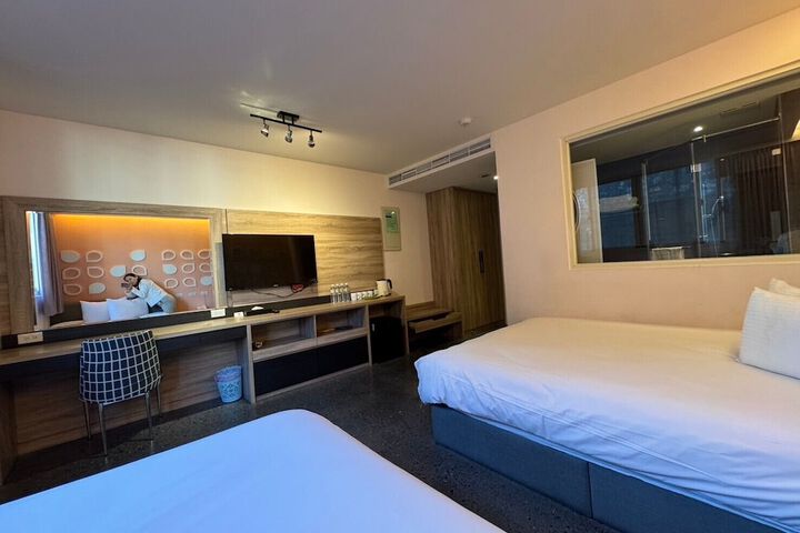 Room 46 of 118