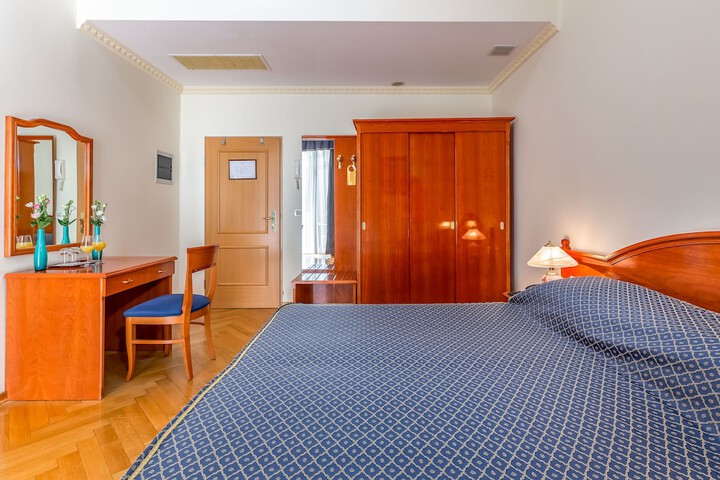 Room 25 of 41