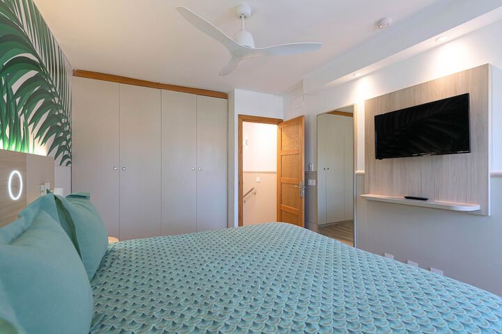 Room 4 of 55