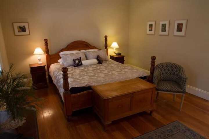 Room 4 of 17