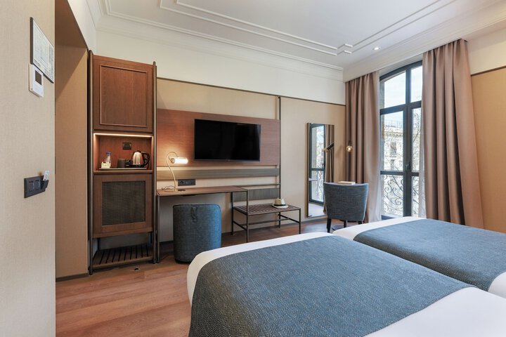 Room 30 of 103