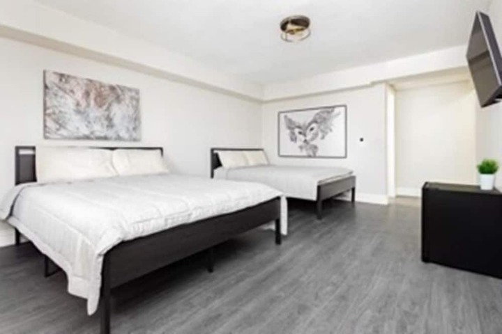 Room 8 of 18