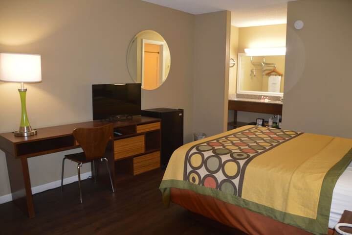 1 King Bed (9 of 13)