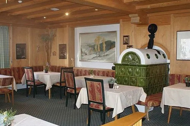 Dining 14 of 15