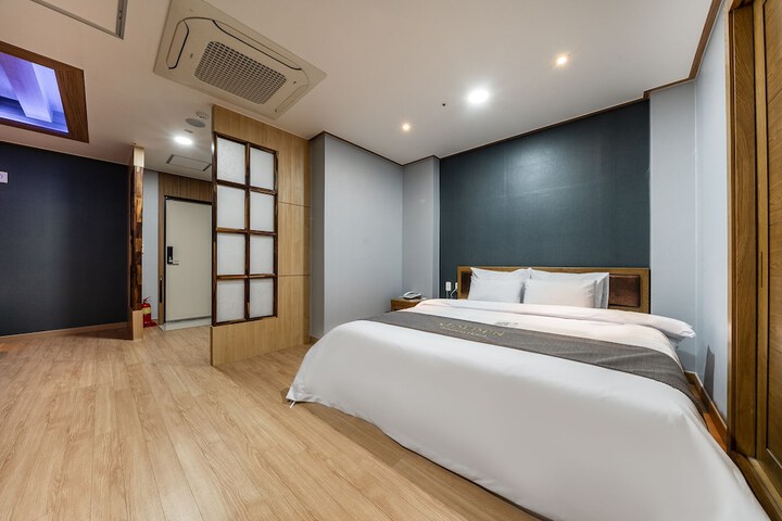 Room 43 of 91