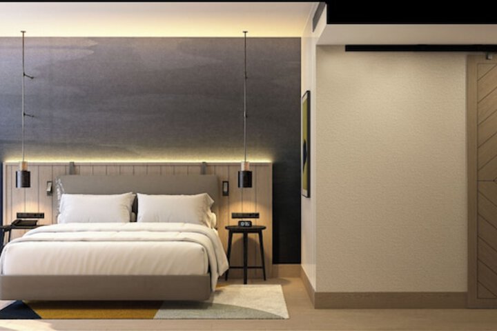 Room 10 of 83