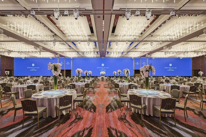 Ballroom/Hall 69 of 91