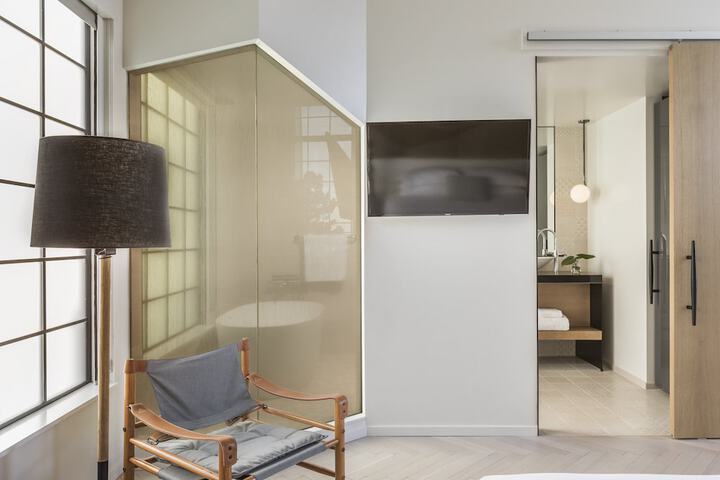 Room 26 of 111