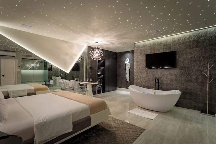 Room 2 of 35