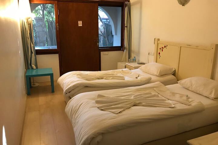 Room 11 of 35