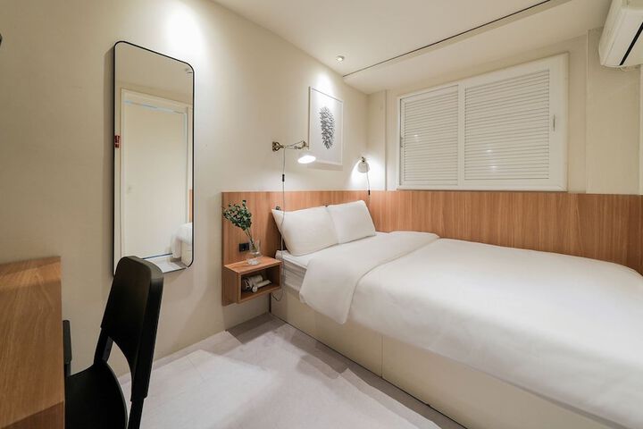 Room 17 of 48