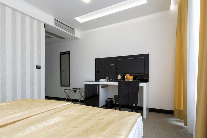 Room 91 of 267