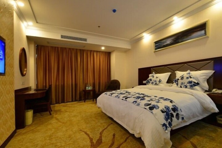 Room 10 of 25