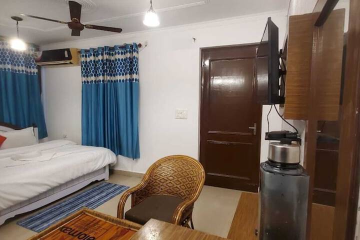 Room 12 of 22