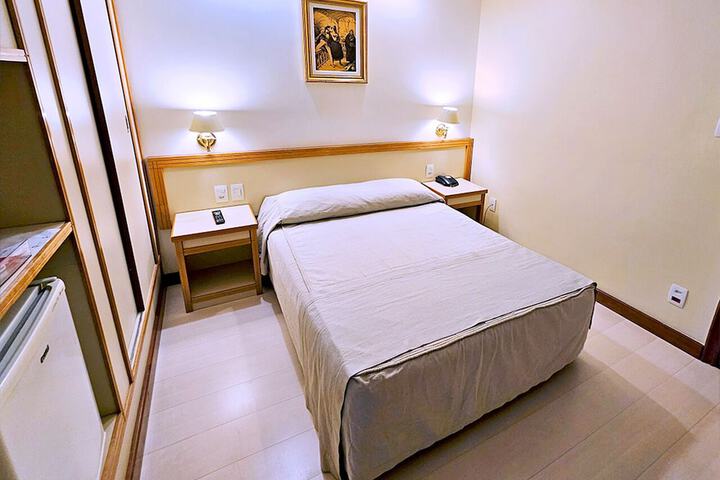 Room 34 of 115