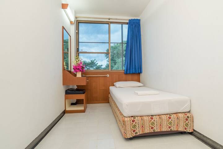 Room 7 of 42