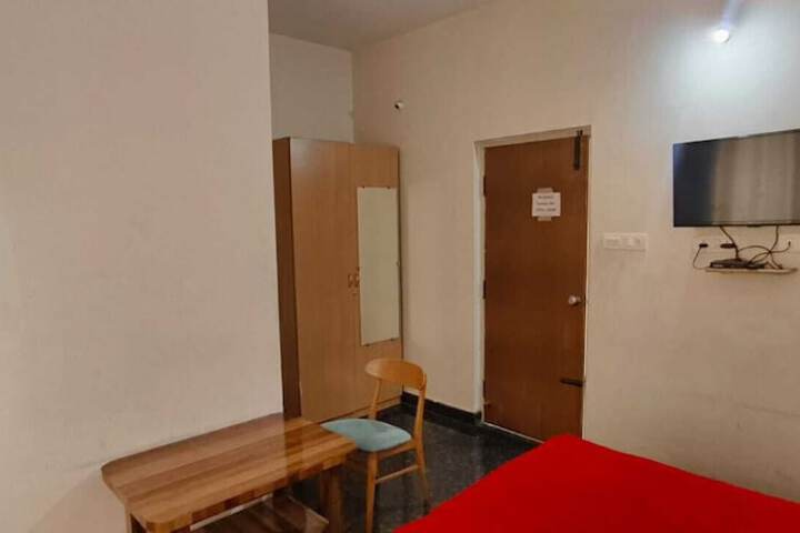 Room 4 of 13