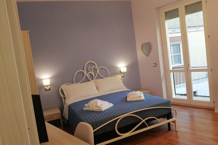 Room 4 of 68