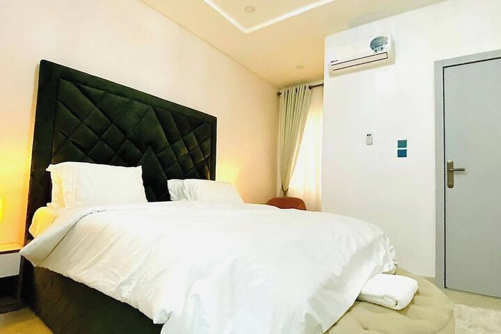 Room 2 of 18