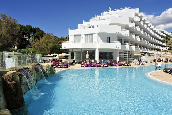 Hotel Pool