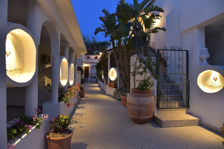 Hotel Exterior 34 of 39