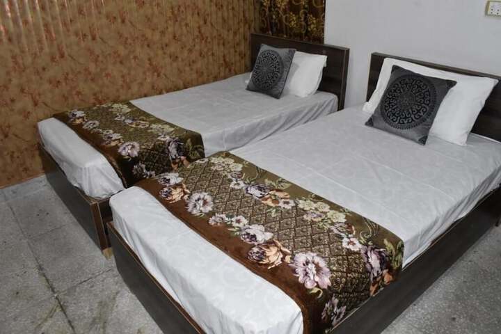 Room 15 of 40